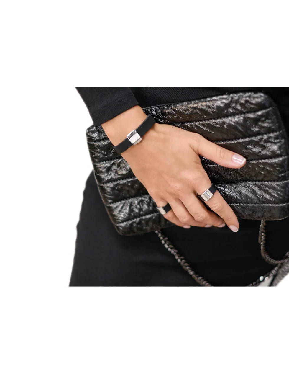Moora Czarna bransoleta skórzana z błyszczącym elementem* Bransolety