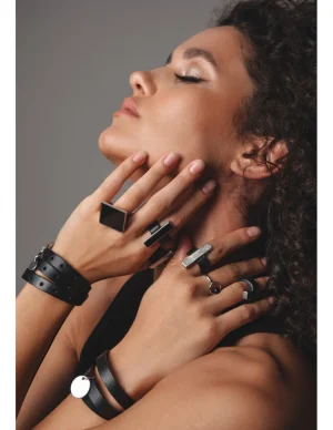 Moora Czarna bransoleta ze skóry z zawieszkami* Bransolety