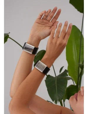 Moora Czarna bransoleta ze skóry z matowym elementem stalowym* Bransolety