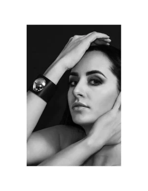 Moora Czarna szeroka bransoleta ze skóry z błyszczącą półkulą* Bransolety