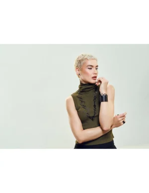 Moora Czarna szeroka bransoleta ze skóry oraz stali. Zapięcie błyszczące.* Bransolety