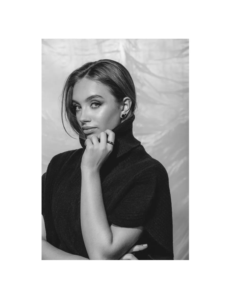 Moora Delikatne kolczyki ze stali szlachetnej z czarnym oczkiem* Kolczyki