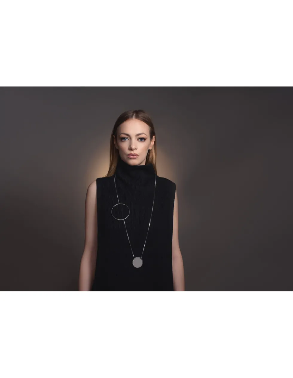 Moora Długi naszyjnik ze stali szlachetnej z ozdobnymi kołami* Naszyjniki