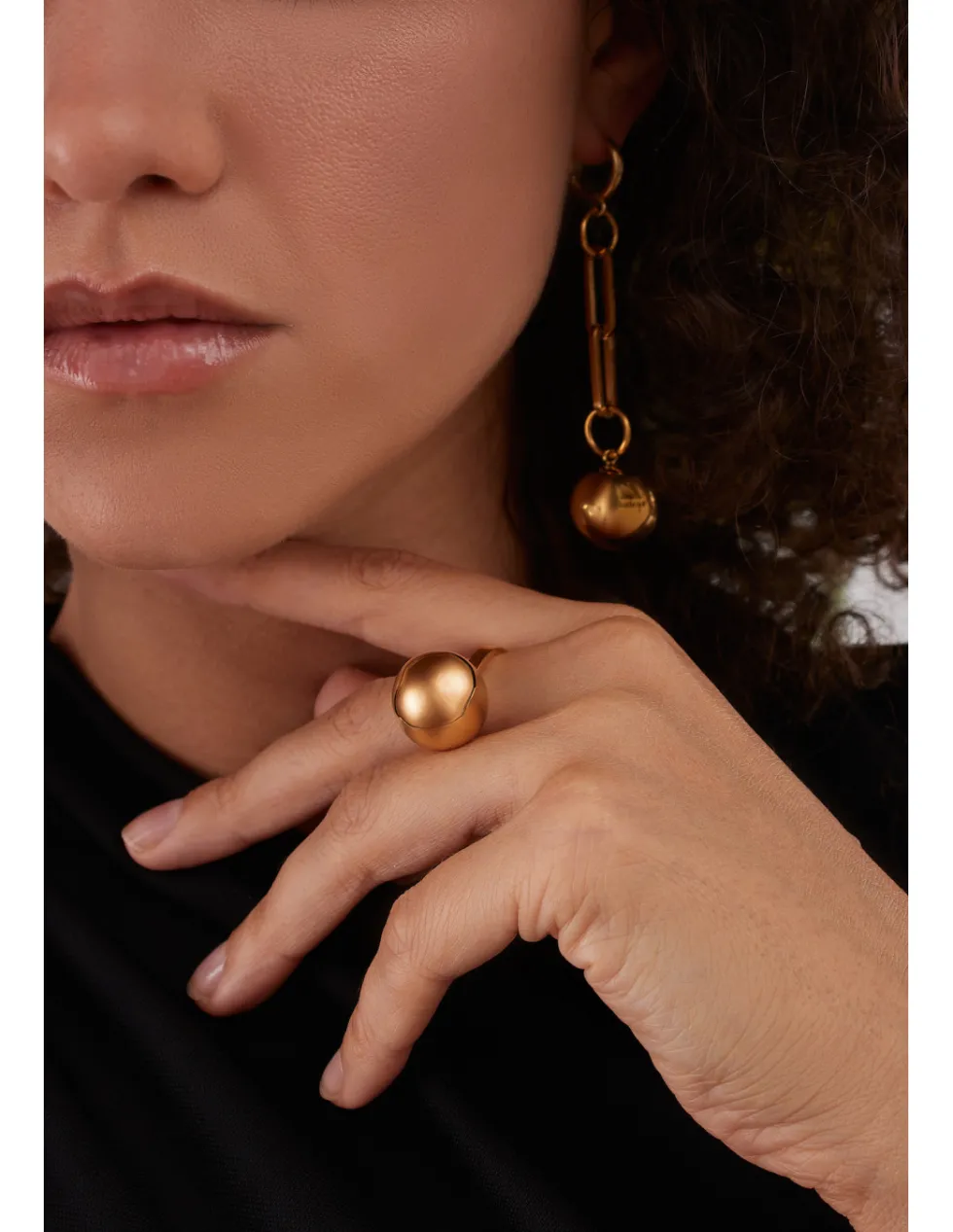 Moora Długie złote kolczyki kule z pozłacanej stali szlachetnej* Kolczyki