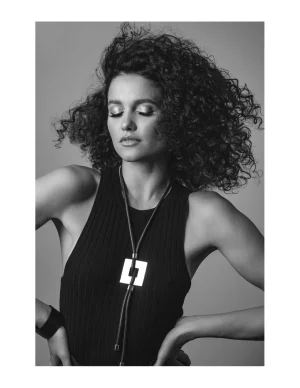 Moora Naszyjnik ze skóry z błyszczącym kwadratem* Naszyjniki