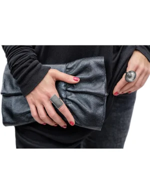 Moora Pierścionek ze stali starzonej w formie prostokąta* Pierścionki