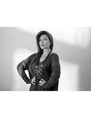 Moora Przyciągaj spojrzenia. Długi naszyjnik SREBRNE KOŁO ze skóry oraz stali szlachetnej.* Naszyjniki