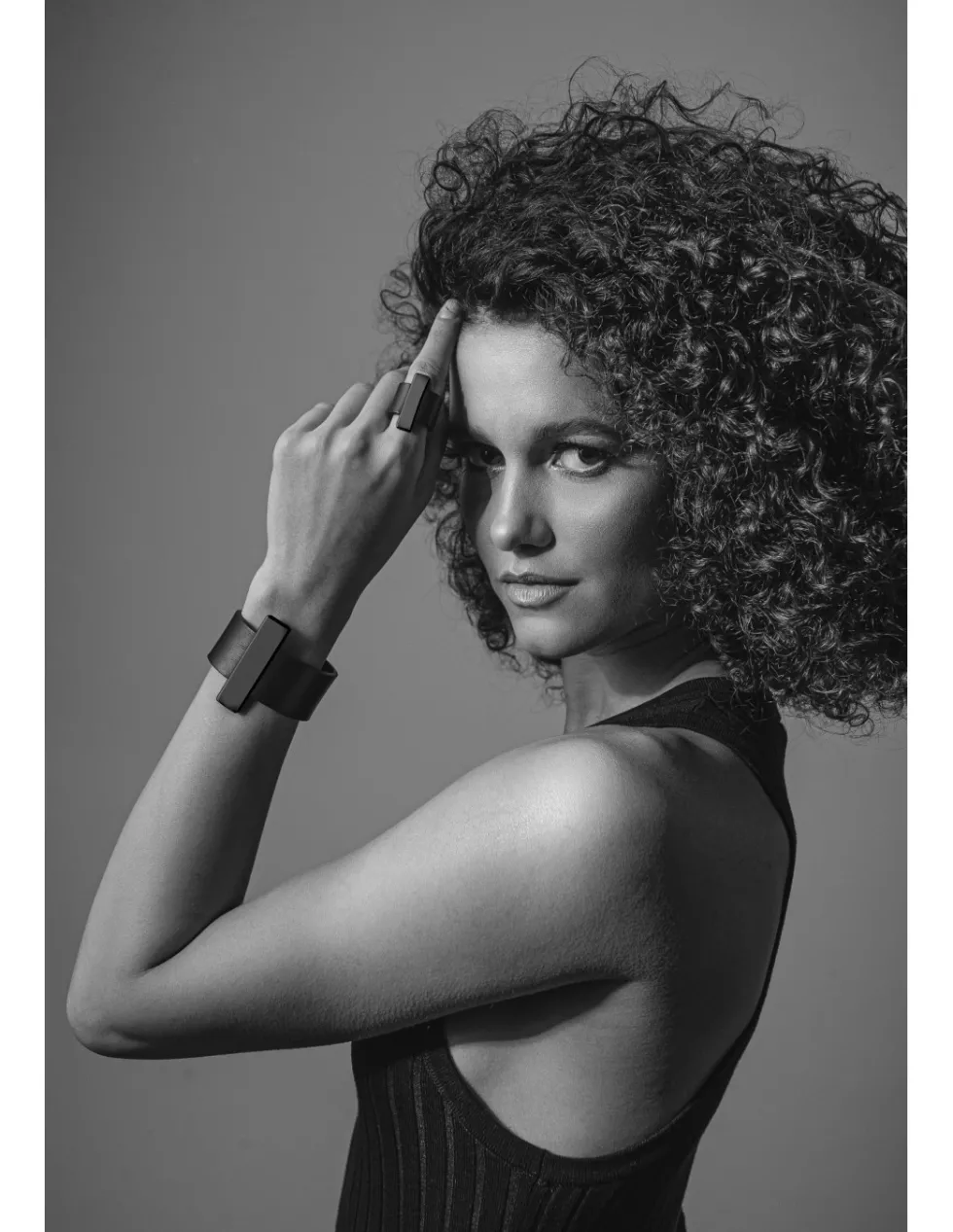 Moora Szeroki pierścionek ze skóry oraz czarnej matowej stali* Pierścionki